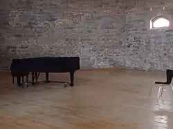 Cuarto de música donde se realizan prácticas y grabaciones.