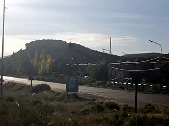 Cerro que bordea la ruta y Diadema.