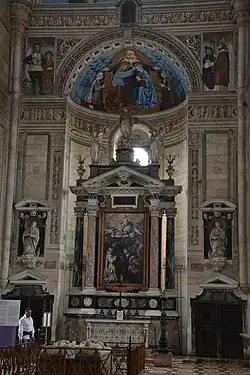 Ambrogio Bergognone, Coronación de la Virgen en presencia de Dios Padre entre Francesco Sforza, Ludovico Sforza y los Santos Fortunato, Jorge, Pedro de Verona y Ambrosio (cubeta absidal), abajo, retablo de Giovanni Battista Crespi.