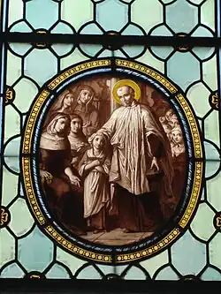 Vidriera: Escena de la vida de San Vicente.