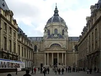 Cour de la chapelle de La Sorbona (París).