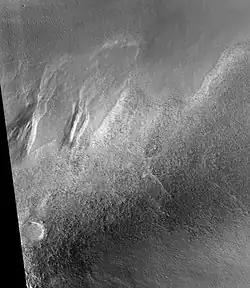 Barrancos Charitum Montes, vistos por HiRISE
