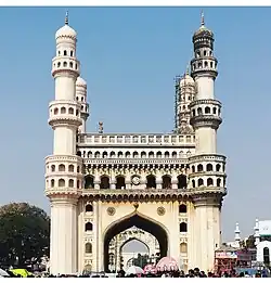 Charminar (1591) en la ciudad vieja de Hyderabad