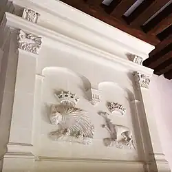 Frontón de la chimenea