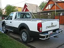 Chevrolet LUV V6 (Con pick up de una Nissan Navara)