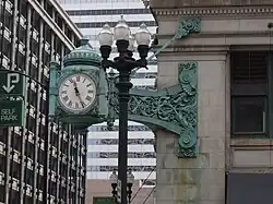 El Gran Reloj de N State y E Randolph