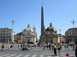 El obelisco Flaminio (1589), en la piazza del Popolo