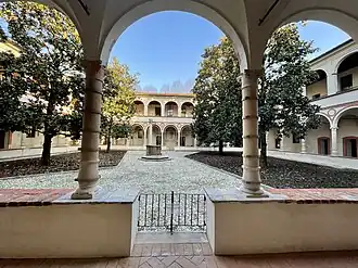 El claustro, 1493-1500.