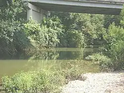 "Cibolo Creek" en IH-10 cerca de Zuehl (Texas).