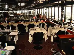 Restaurante gastronómico panorámico Le ciel de Paris en el piso 56.