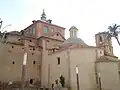 La estructura de la iglesia, la cúpula y la torre desde el oeste.