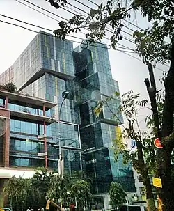 Un edificio estilo cubo de Rubik en Dhaka
