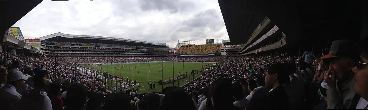 Panorámica del estadio de Liga Deportiva Universitaria.