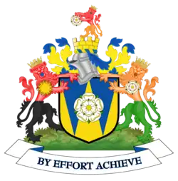 Escudo del Concejo del condado inglés de Yorkshire del Oeste, donde el aparente anaranjado blasona como leonado (tenné)