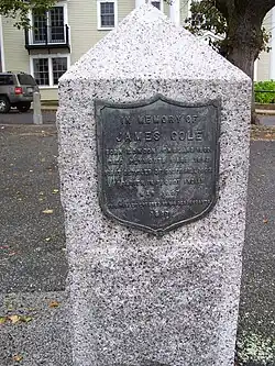 Marcador en memoria de James Cole (1600-1692), primer colono de Cole's Hill.