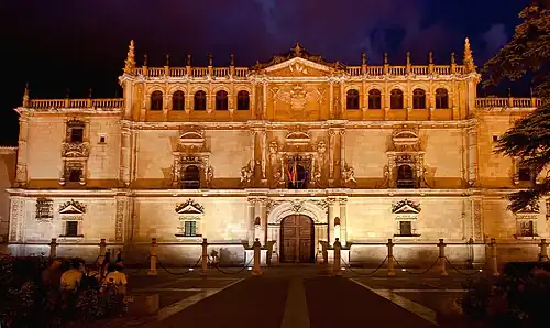 Fachada del Colegio Mayor de San Ildefonso (Alcalá), de Rodrigo Gil de Hontañón.