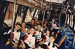 Cid (centro) con el resto del equipo durante un traslado en autobús en Atlanta (1996).