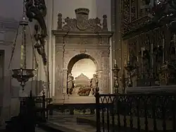 Urna funeraria con el corazón y las entrañas de Alfonso X El Sabio. Visita guiada a la Catedral.