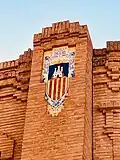 Escudo en uno de los torreones del edificio de Correos, de 1932 (sin águila)