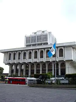 La Corte Suprema de Justicia de Guatemala se encuentra en donde antiguamente se asentaba la Penitenciaría Central.