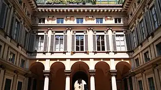Cortile di palazzo Annoni
