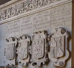 Patio de Enrique IV, escudo de armas de los capitouls.