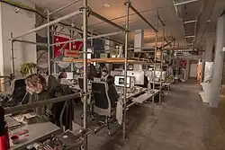 coworking espacio industrial nave ordenador mac trabajo