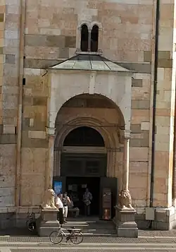 Entrada al baptisterio de Cremona