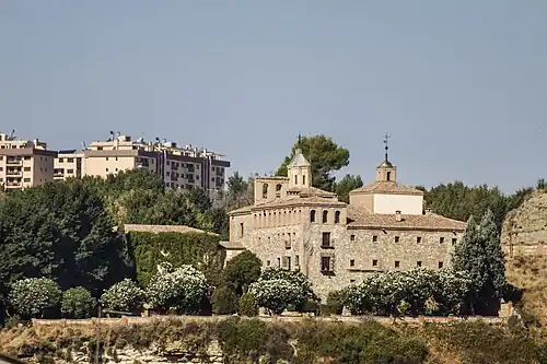 El antiguo convento de Santa Cecilia, de mercedarios descalzos, hoy conocido como santuario del Cristo de Rivas-Vaciamadrid. Fue fundado en 1603 por Beatriz Ramírez de Mendoza, condesa viuda del Castellar y poseedora del mayorazgo de Ramírez en Rivas de Jarama, junto a su casa de esta villa.
