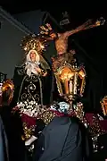 Santísimo Cristo de la Veracruz y María Santísima de la Esperanza en estación de penitencia.