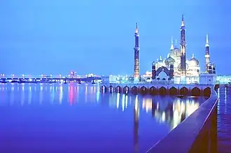 Mezquita de Cristal iluminada