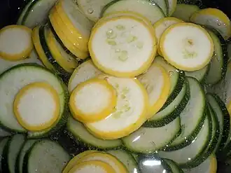 Pulpa blanca, como la del zucchini.