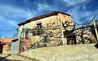 Paisaje urbano de Cuesta del Rato (Castielfabib, Valencia), detalle de construcciones tradicionales (vernaculares), 2018.