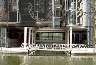 El puente rodante The Rolling Bridge, Londres.