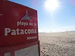 Poste informativo en la playa
