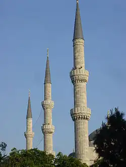 Minaretes otomanos de la mezquita del Sultán Ahmed en Estambul (principios del siglo XVII)