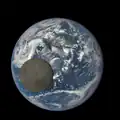La Luna transitando frente a la Tierra, vista por el Observatorio Climático del Espacio Profundo el 4 de agosto de 2015.