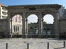 Pórtico de la Fuente Caliente