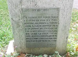 Dedicatoria a Serse Coppi, en el jardín adyacente al velódromo de Turín
