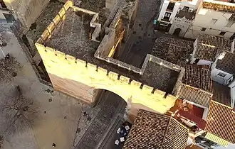 Detalle de los restos de Puerta de Elvira