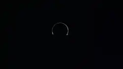 La sonda lunar SELENE observando un eclipse lunar desde la Luna.