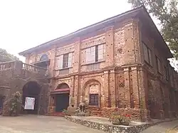 Museo Diocesano de Laoag, Sarrat. Variante en ladrillo propia de Ilocos Norte