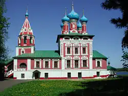 Otra vista de la iglesia.