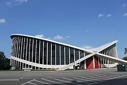 Dorton Arena, diseñada por Maciej Nowicki, Raleigh, Carolina del Norte, Estados Unidos, 1952