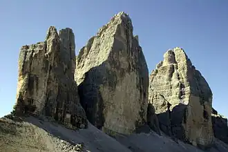 Las Tres Cimas de Lavaredo en los Dolomitas en Italia