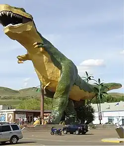 El «dinosaurio más grande del mundo» (2000), en Drumheller (Canadá).
