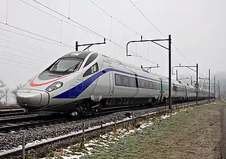 Eurocity, antes Cisalpino, opera en las líneas transeuropeas de alta velocidad principales dentro de la Unión Europea de Trenitalia. Para en las grandes ciudades.