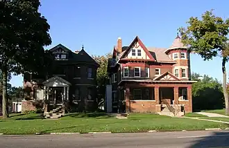 Casas en East Grand Boulevard.