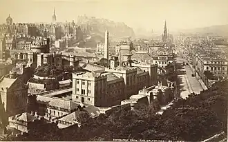 Edimburgo Bridewell en primer plano, demolida