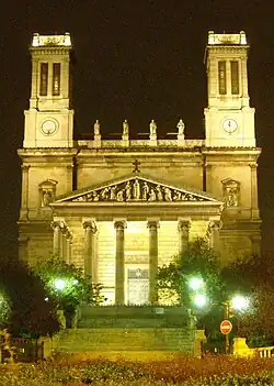 La iglesia de noche